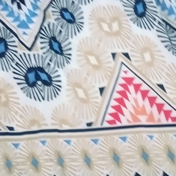 Patterned skirt with adjustable tie - Picture 2 of 3